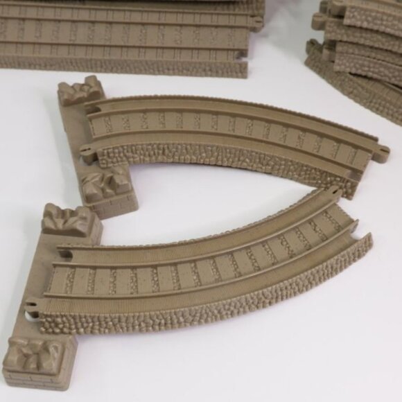 Lot 32 Thomas the Train Track Set With Bridge Supports Plastic - Picture 7 of 10